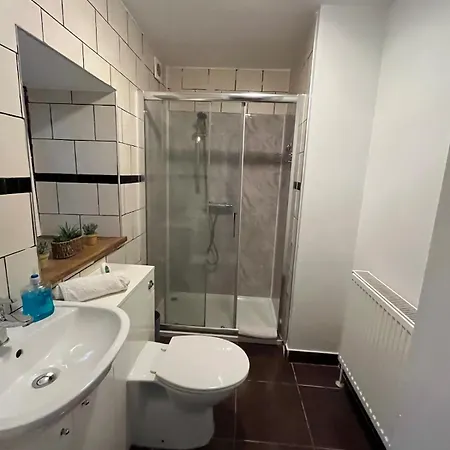 Prime Location Clifton One Bed Self Contained Flat With Free Parking For 2 Cars Apartmán *