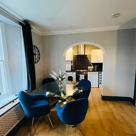 Prime Location Clifton One Bed Self Contained Flat With Free Parking For 2 Cars Apartmán Bristol