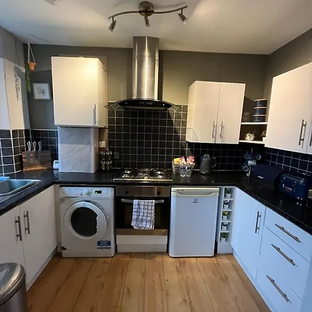 Prime Location Clifton One Bed Self Contained Flat With Free Parking For 2 Cars Apartmán